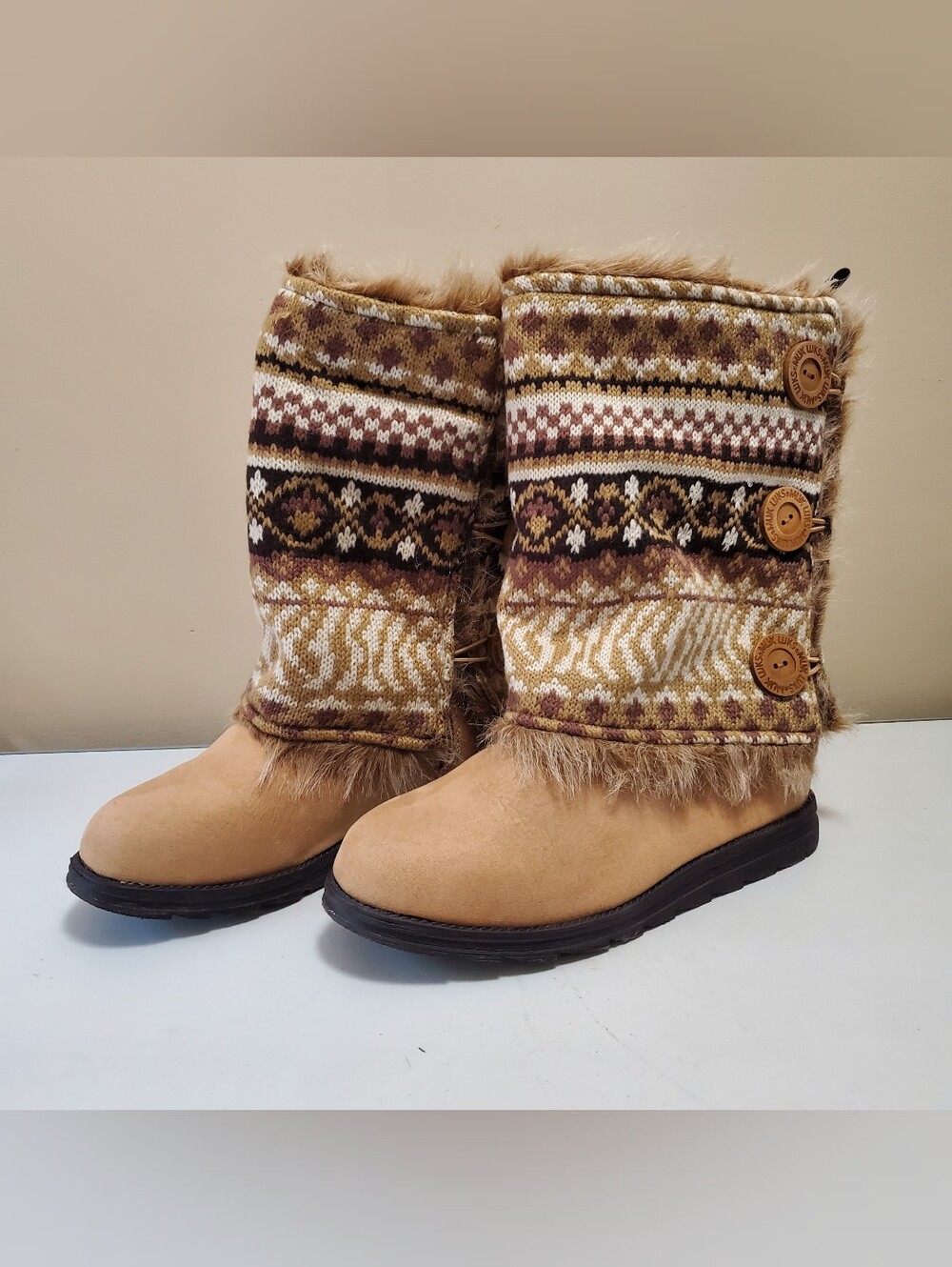Muk Luk Boots Tan With Reversible Boot Covers Knit & Faux-Fur Size 8